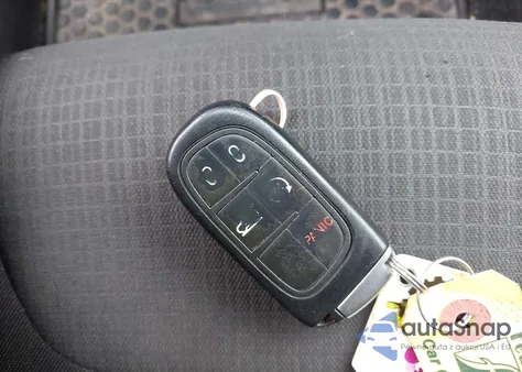 2016 Jeep Cherokee Latitude из США, поврежденный, VIN 1C4PJMCB7GW130591